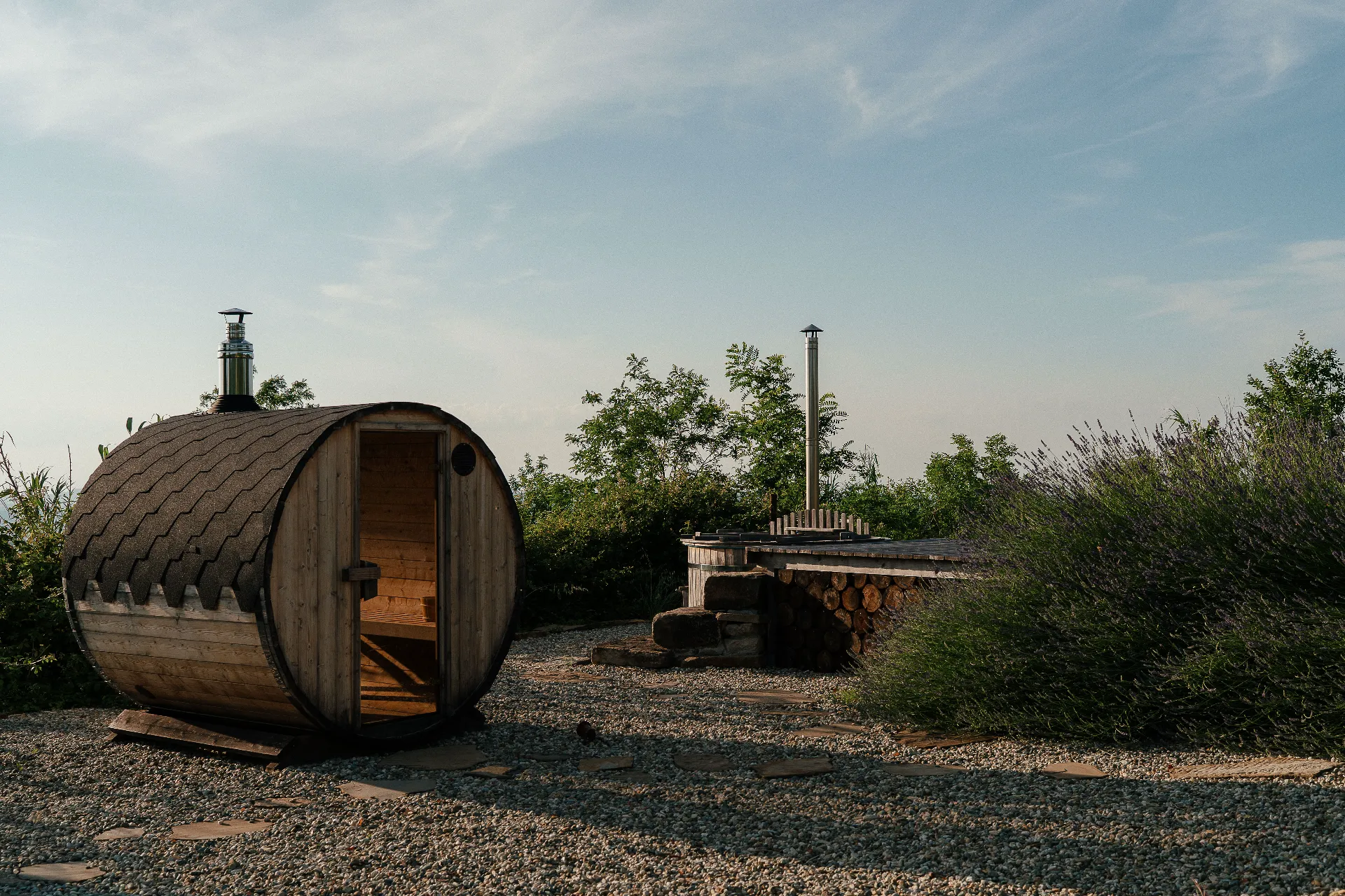The barrel sauna in the garden