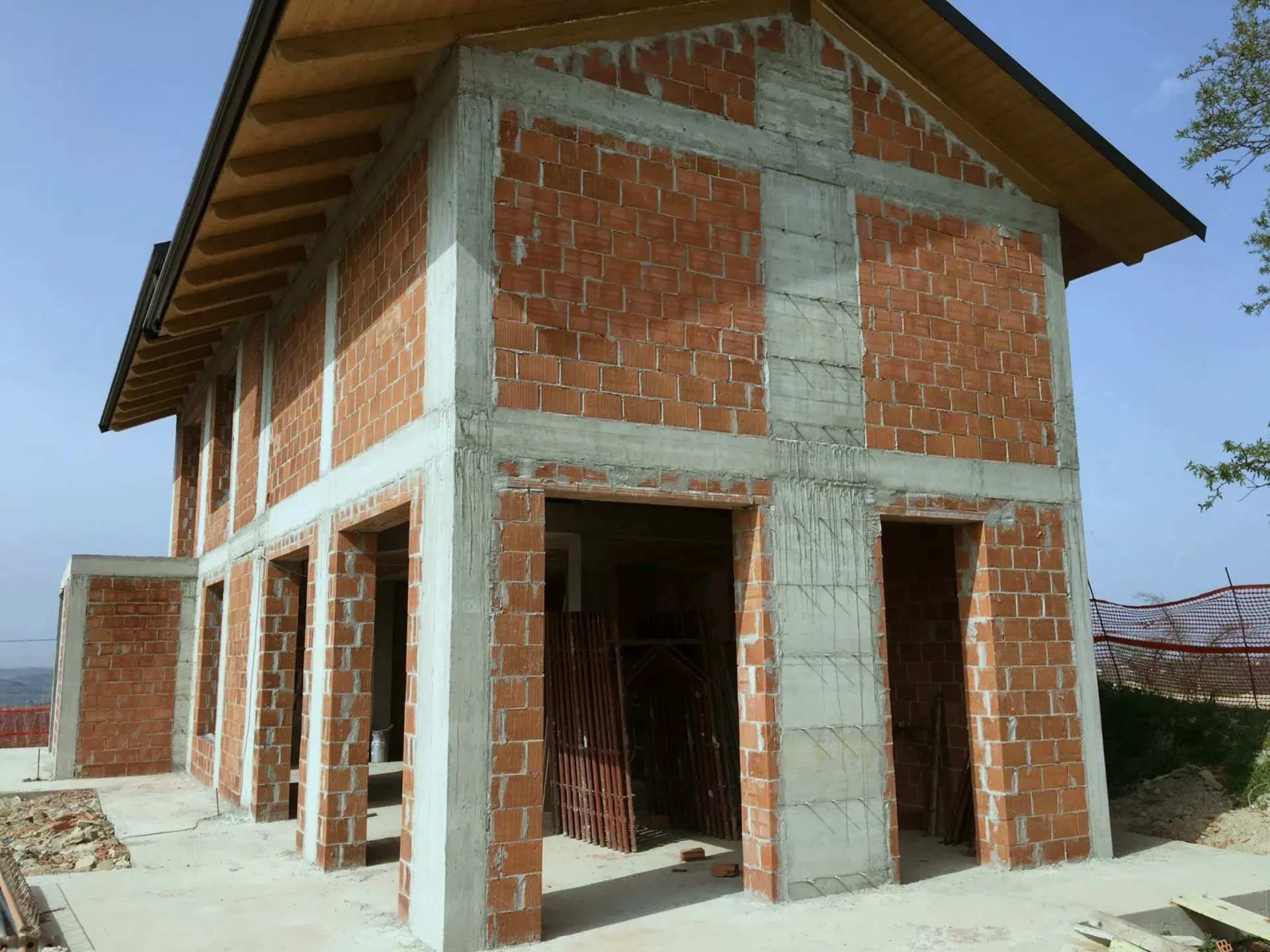 Raw interior, the structure